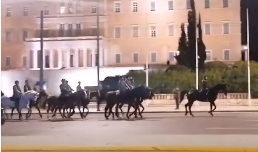 Χωρίς το ιππικό η παρέλαση της 25ης Μαρτίου - Για ποιον λόγο ματαιώθηκε η συμμετοχή του