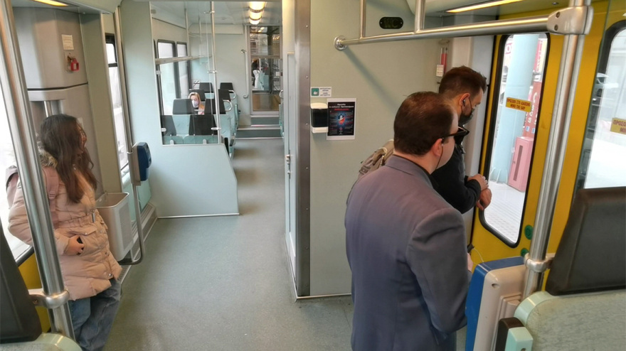 Στις ράγες ξανά τρένα και προαστιακός - Οι επιβάτες αποφεύγουν τα πρώτα βαγόνια