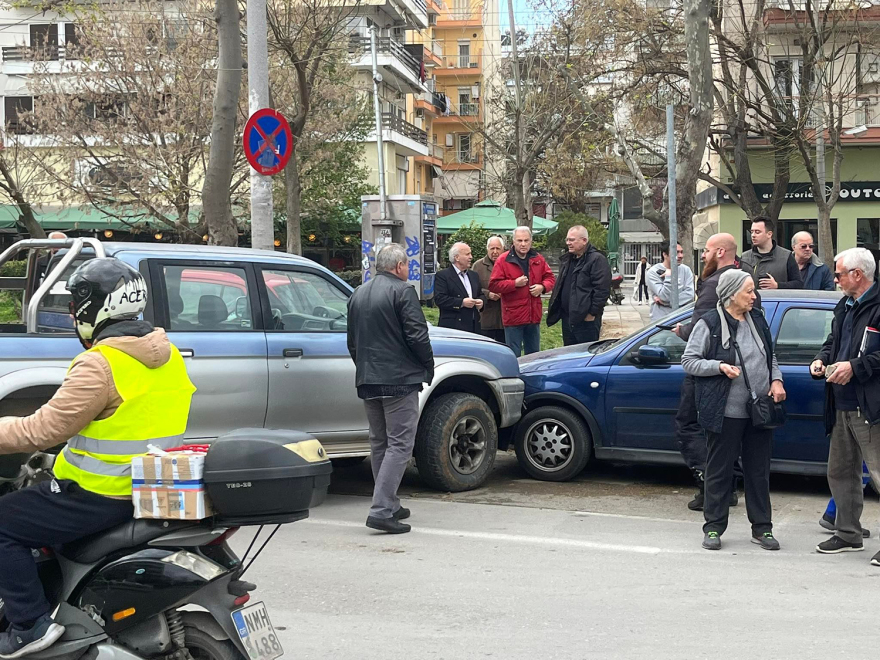 Θεσσαλονίκη: «Τρελή» πορεία αγροτικού - Τράκαρε, πέρασε στο αντίθετο ρεύμα