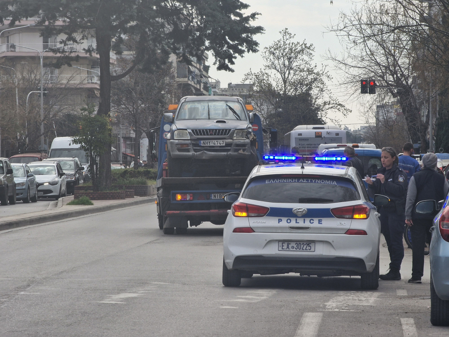 Θεσσαλονίκη: «Τρελή» πορεία αγροτικού - Τράκαρε, πέρασε στο αντίθετο ρεύμα