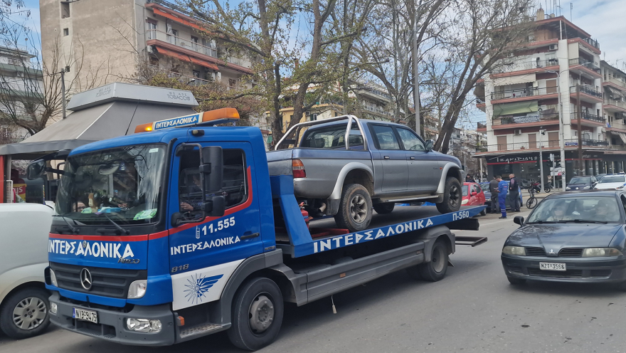 Θεσσαλονίκη: «Τρελή» πορεία αγροτικού - Τράκαρε, πέρασε στο αντίθετο ρεύμα