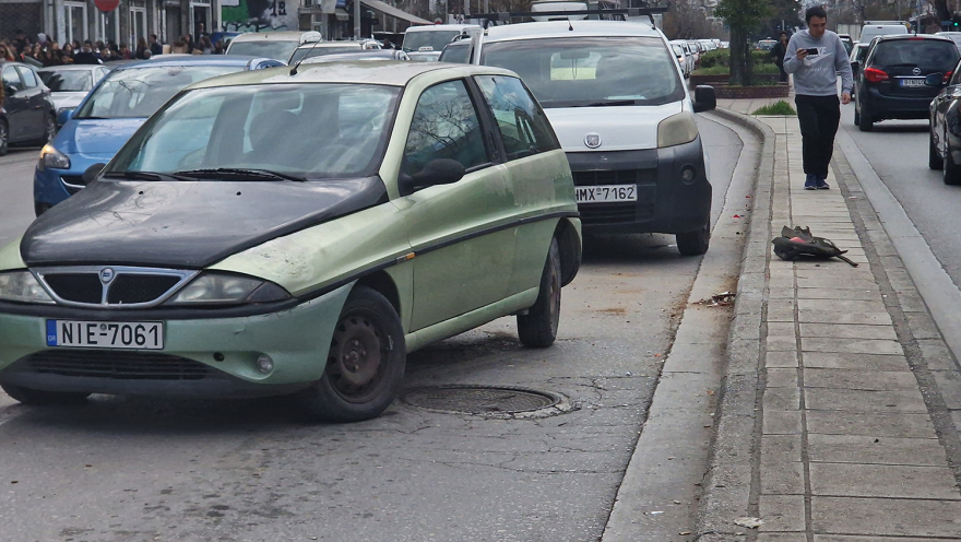 Θεσσαλονίκη: «Τρελή» πορεία αγροτικού - Τράκαρε, πέρασε στο αντίθετο ρεύμα