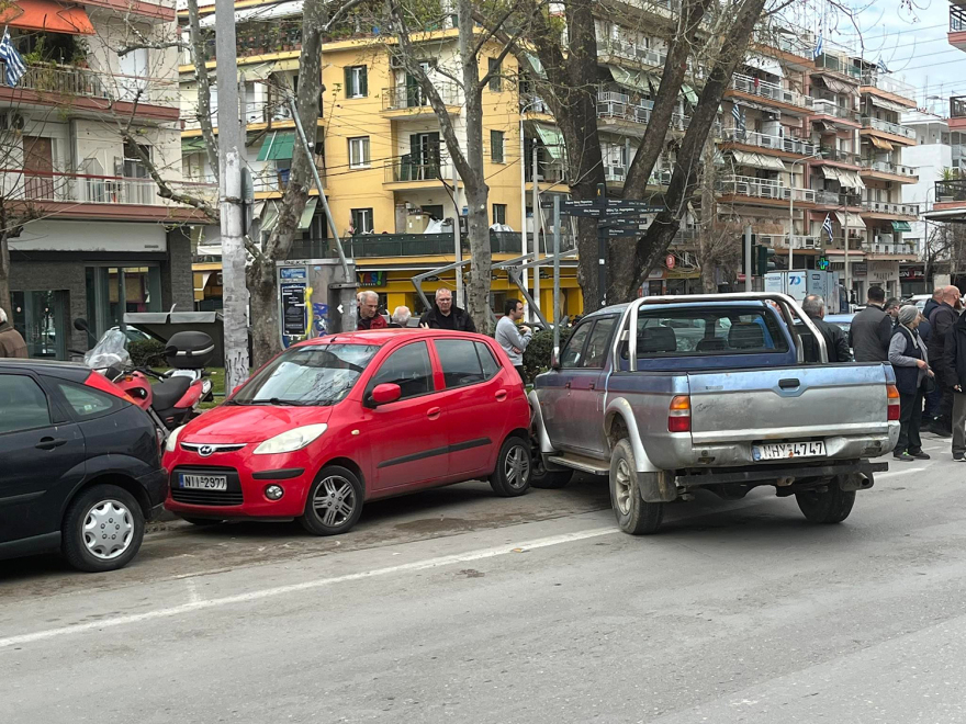 Θεσσαλονίκη: «Τρελή» πορεία αγροτικού - Τράκαρε, πέρασε στο αντίθετο ρεύμα