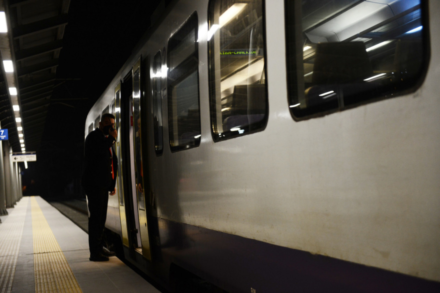 Στις ράγες ξανά τα τρένα - Ξεκίνησαν τα δρομολόγια - Δείτε βίντεο και φωτογραφίες 