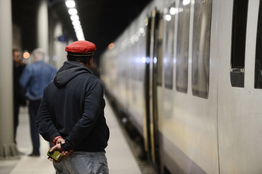 Στις ράγες ξανά τα τρένα - Ξεκίνησαν τα δρομολόγια - Δείτε βίντεο και φωτογραφίες 