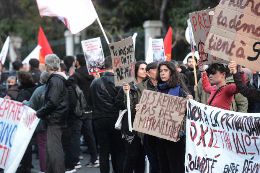 Συγκέντρωση ΠΑΜΕ και σωματείων στη γαλλική πρεσβεία - Αλληλεγγύη στους Γάλλους εργαζόμενους