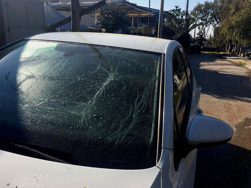 Μένιδι: Έκρηξη εμπρηστικού μηχανισμού σε αυλή σπιτιού