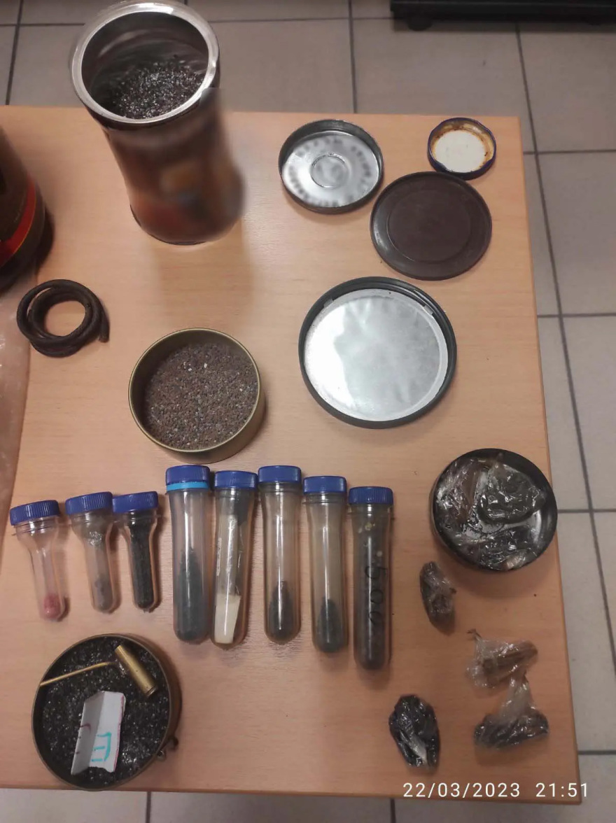 Εντοπίστηκε οπλοστάσιο στην Πέλλα: Κατασχέθηκαν όπλα, πυρομαχικά και εκρηκτικές ύλες