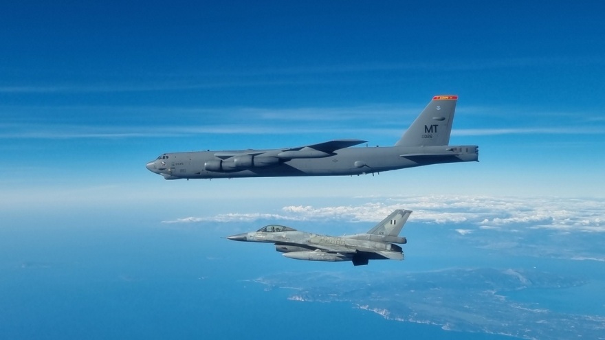 Συνεκπαίδευση των Ενόπλων Δυνάμεων με το στρατηγικό βομβαρδιστικό Β - 52 