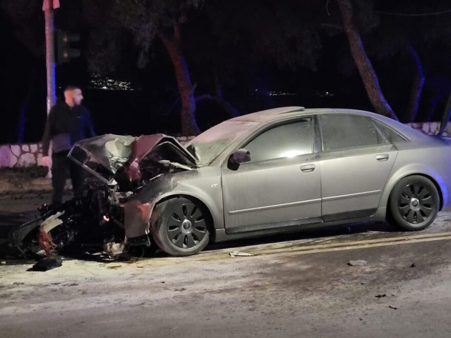 Βάρκιζα: Σοβαρό τροχαίο με πολυτελές αυτοκίνητο - Δείτε φωτογραφίες