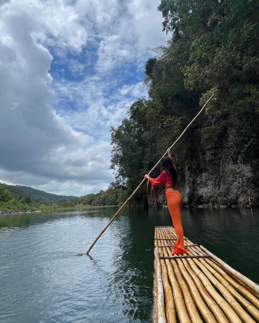 Ντούα Λίπα: Ποζάρει με μπικίνι στις διακοπές της - «Ζώντας στο νησί»
