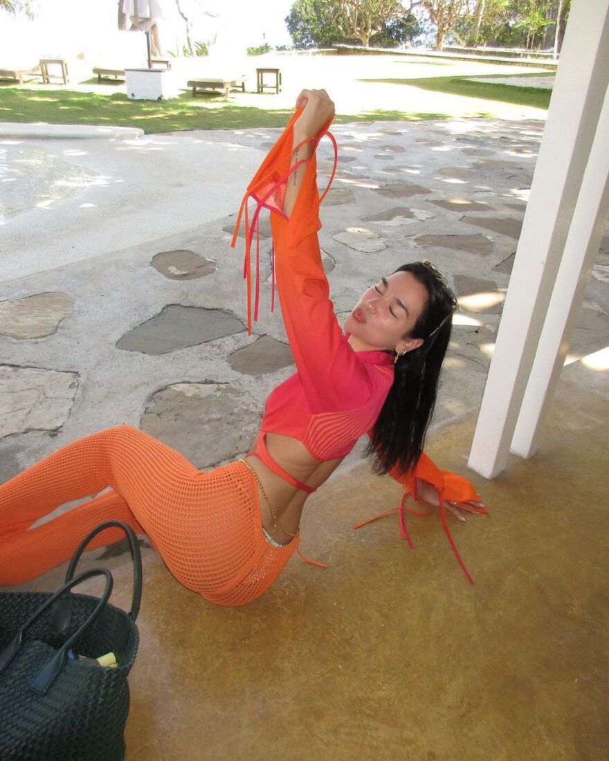 Ντούα Λίπα: Ποζάρει με μπικίνι στις διακοπές της - «Ζώντας στο νησί»