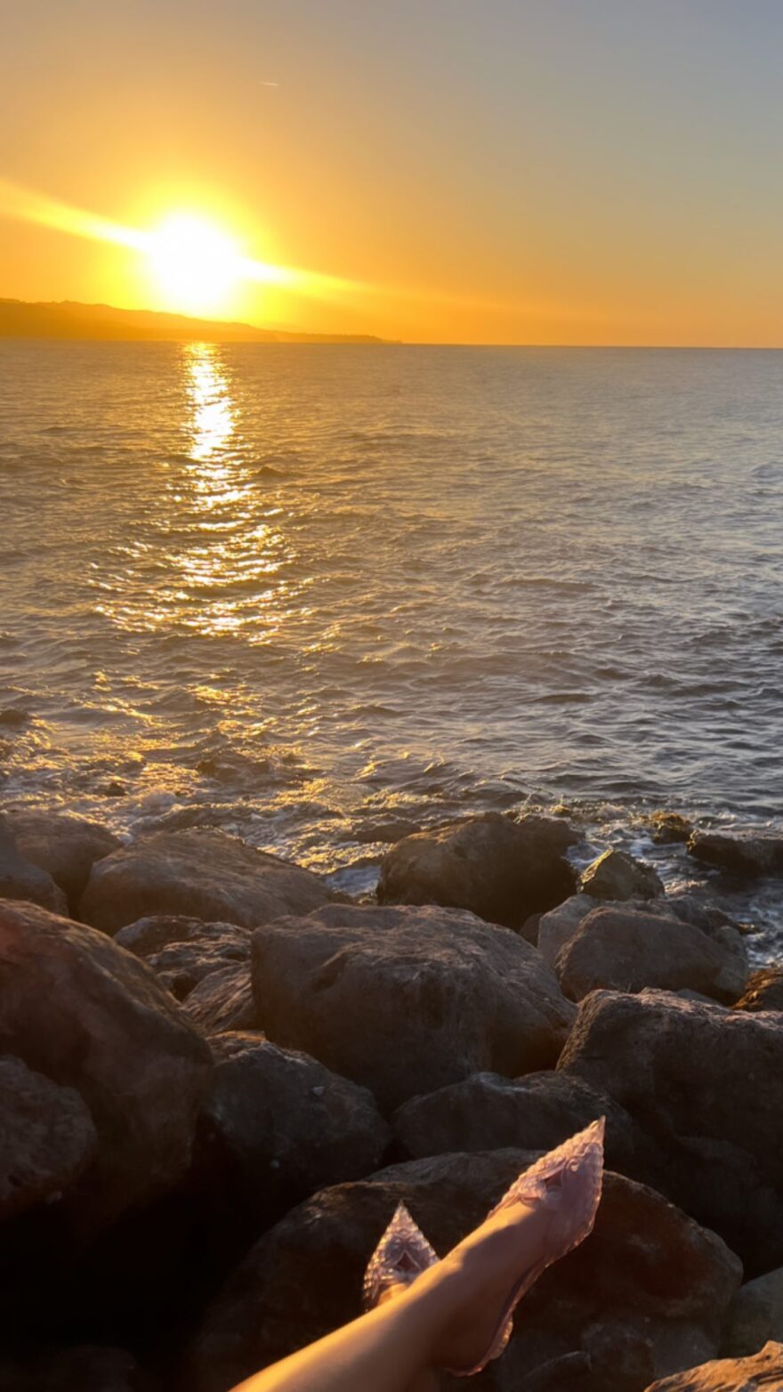 Ντούα Λίπα: Ποζάρει με μπικίνι στις διακοπές της - «Ζώντας στο νησί»