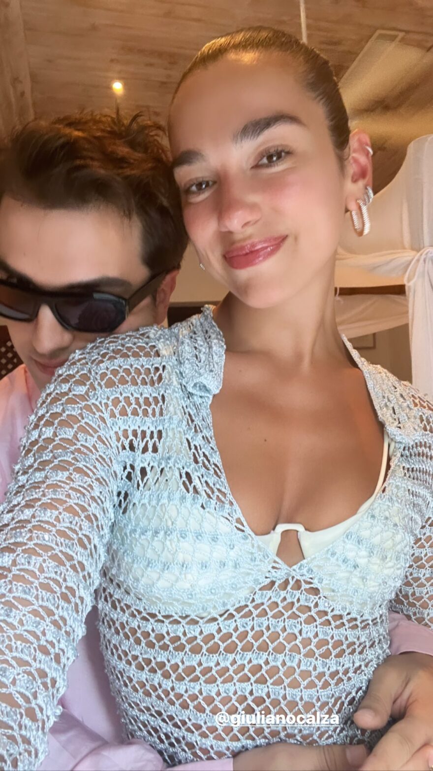 Ντούα Λίπα: Ποζάρει με μπικίνι στις διακοπές της - «Ζώντας στο νησί»