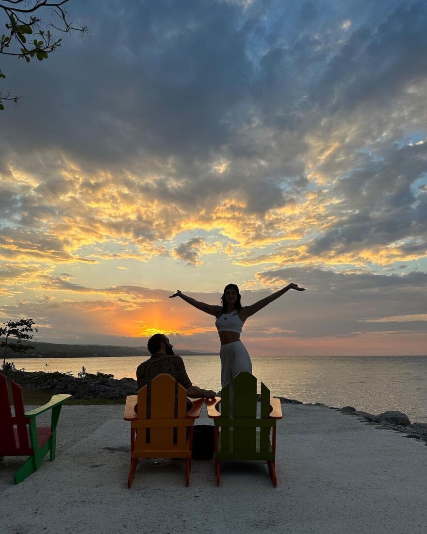 Ντούα Λίπα: Ποζάρει με μπικίνι στις διακοπές της - «Ζώντας στο νησί»