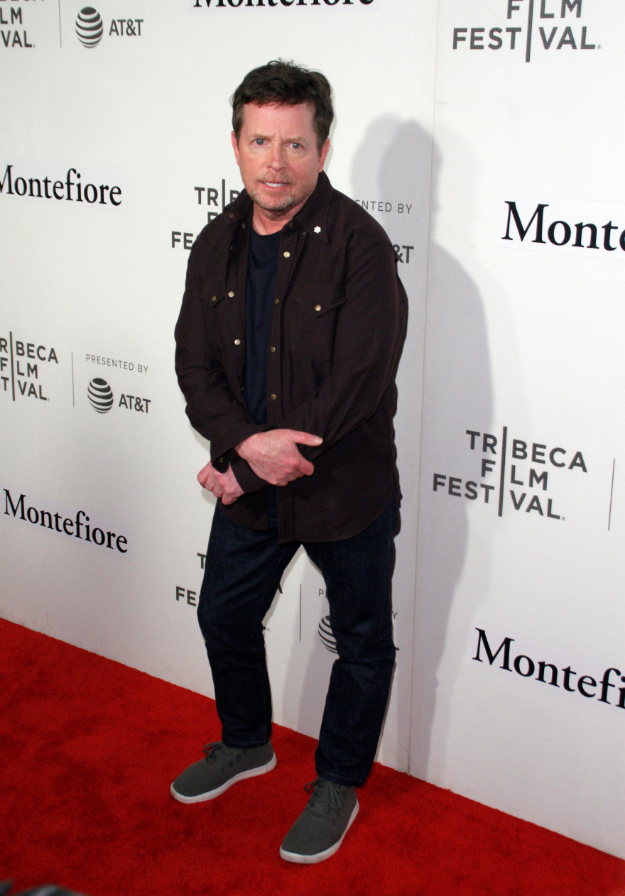 Μάικλ Τζ. Φοξ: Έπεσε σε εκδήλωση και το κοινό ανησύχησε - Δείτε το βίντεο