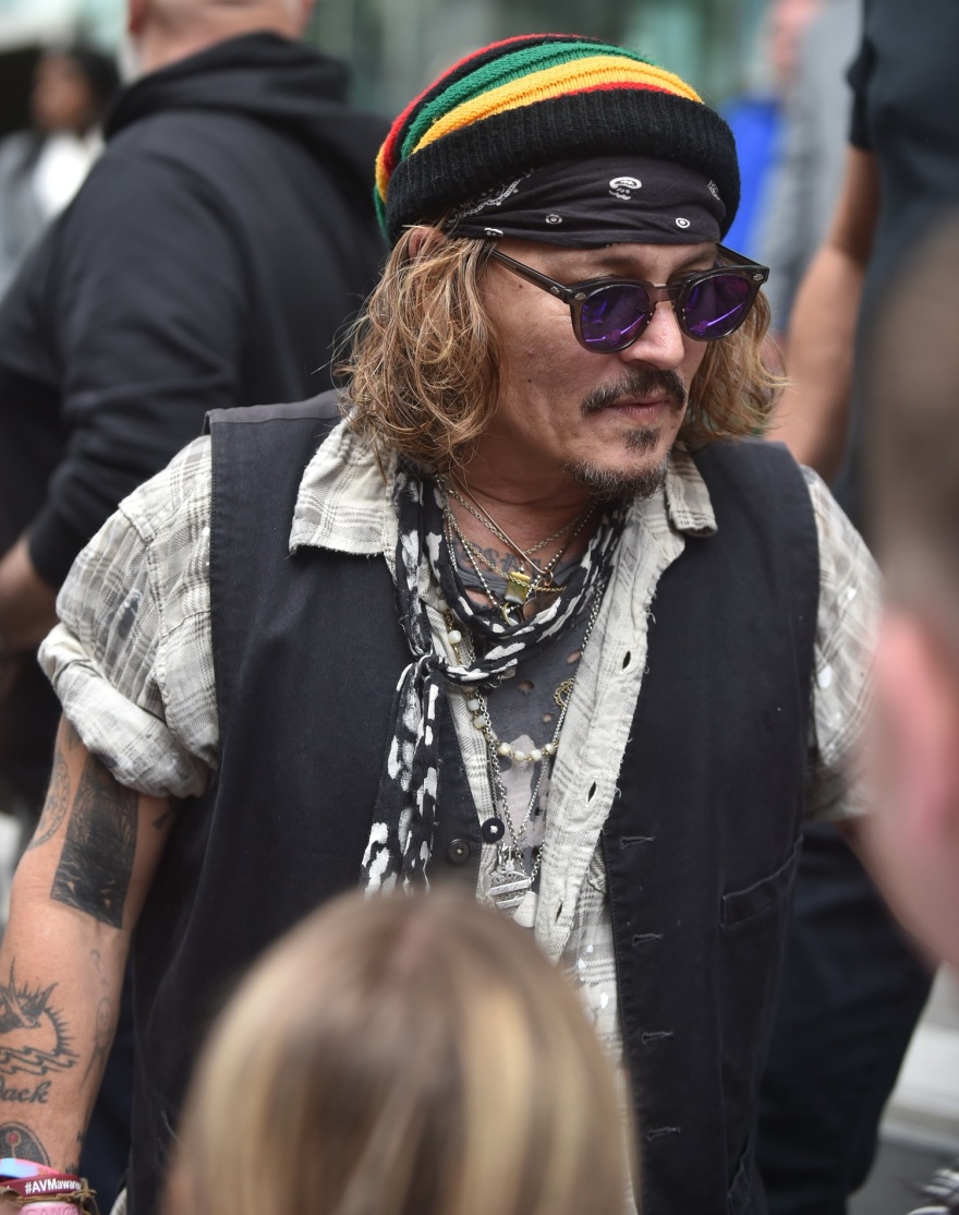 Τζόνι Ντεπ: Προτιμώ την ήσυχη ζωή στη Βρετανία από το Χόλιγουντ