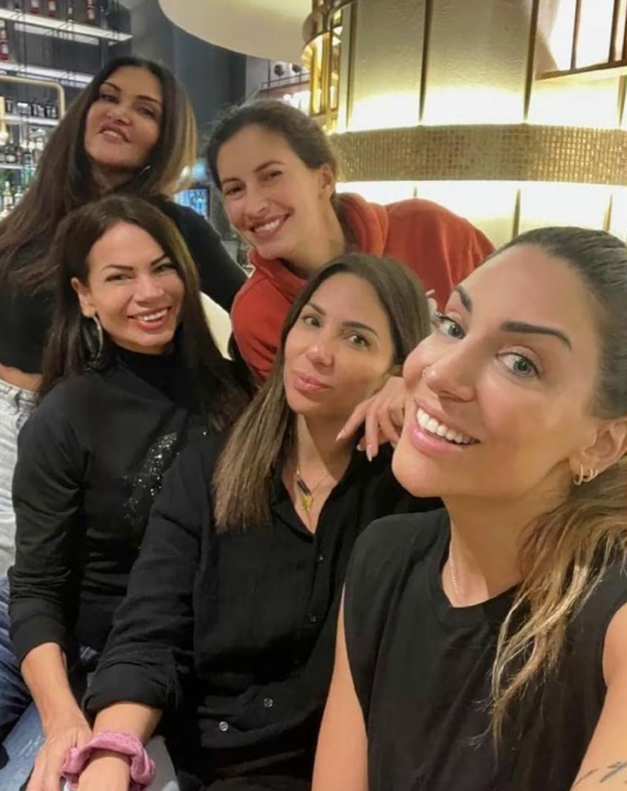 Νέα Σμύρνη: Σκηνές ανεμελιάς πριν τον εμπρησμό στο εστιατόριο - Σαξόφωνο και «πάρτι», δείτε βίντεο