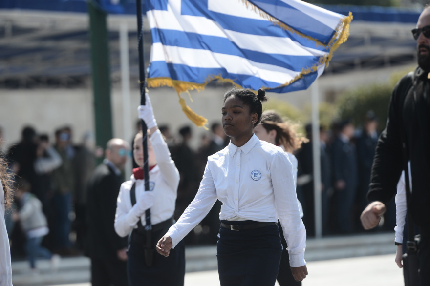 Μαθητική Παρέλαση 25ης Μαρτίου: Γέμισε νιάτα το κέντρο της Αθήνας - Δείτε βίντεο
