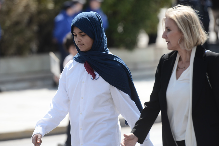 Μαθητική Παρέλαση 25ης Μαρτίου: Γέμισε νιάτα το κέντρο της Αθήνας - Δείτε βίντεο