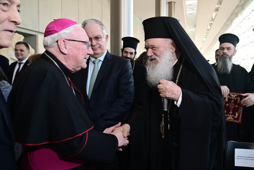 Στο Μουσείο της Ακρόπολης τα τρία θραύσματα από τα Γλυπτά του Παρθενώνα που δώρισε το Βατικανό