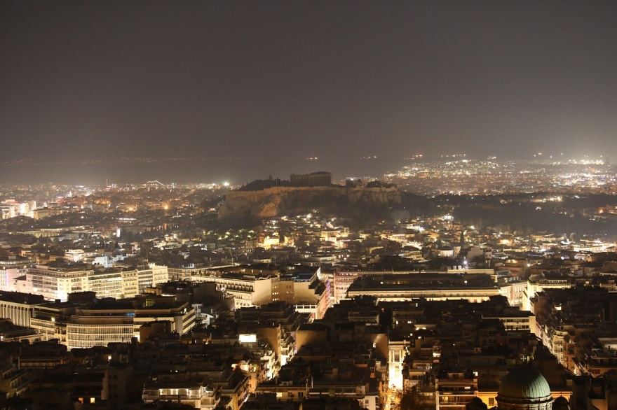 H «Ώρα της Γης»: Η Ακρόπολη και η Βουλή έσβησαν τα φώτα τους - Δείτε φωτογραφίες