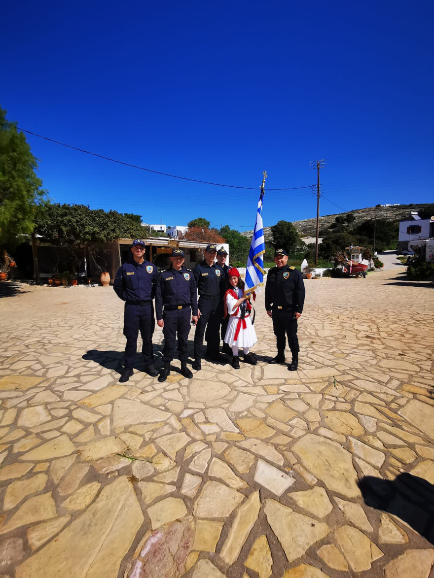 25η Μαρτίου: Ξεχωριστή η παρέλαση του Άγγελου στους Αρκιούς – Τον συνόδευσαν 13 μαθητές από τη Βούλα