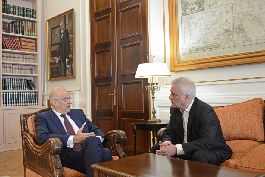 Ευχές Τσαβούσογλου για την 25η Μαρτίου - «Η Τουρκία τείνει χείρα συνεννόησης» λέει ο Δένδιας στο «ΘΕΜΑ»