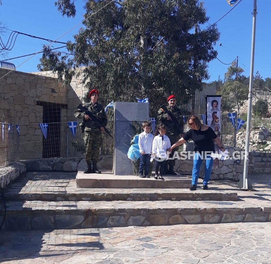 25η Μαρτίου: Συγκινητική η παρέλαση των δύο μαθητών στη Γαύδο