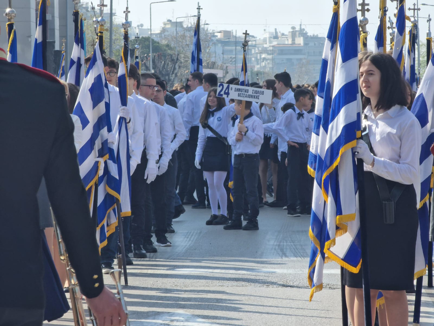 25η Μαρτίου: Ολοκληρώθηκε στη Θεσσαλονίκη η  παρέλαση - Δείτε εικόνες και βίντεο