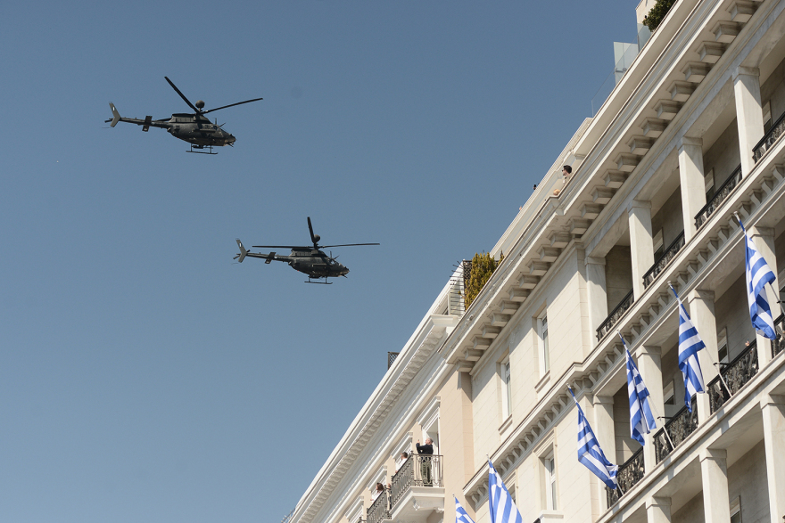 Στρατιωτική παρέλαση 25ης Μαρτίου: Rafale, F-16 Viper και Apache πάνω από την Ακρόπολη - Εντυπωσιακά βίντεο