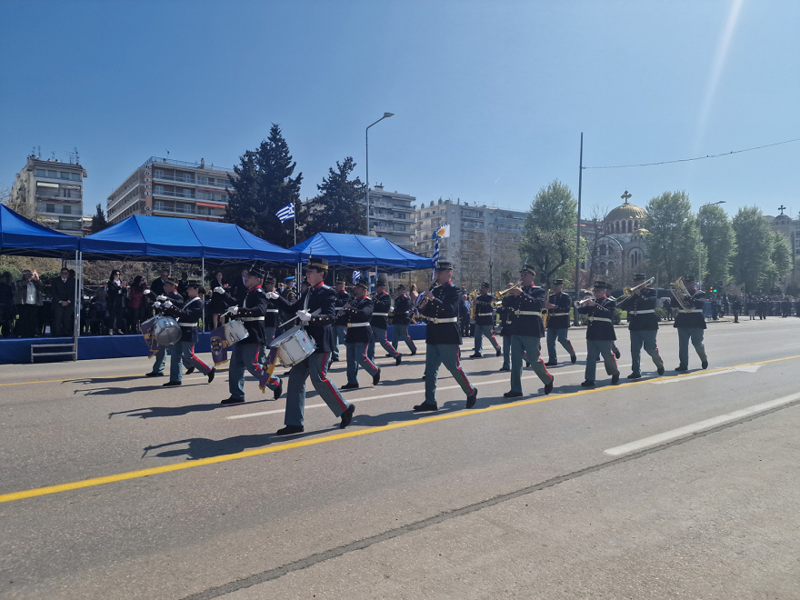Θεσσαλονίκη: Με στρατιωτικά τμήματα ολοκληρώθηκε η παρέλαση 