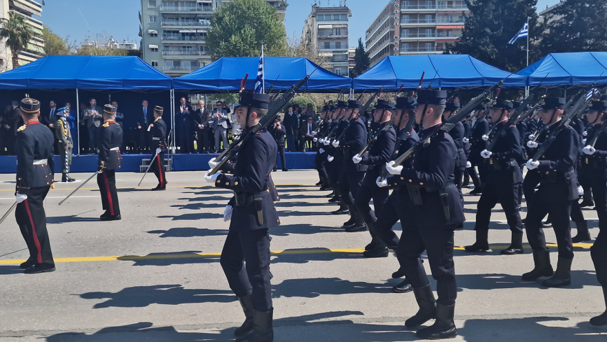 Θεσσαλονίκη: Με στρατιωτικά τμήματα ολοκληρώθηκε η παρέλαση 