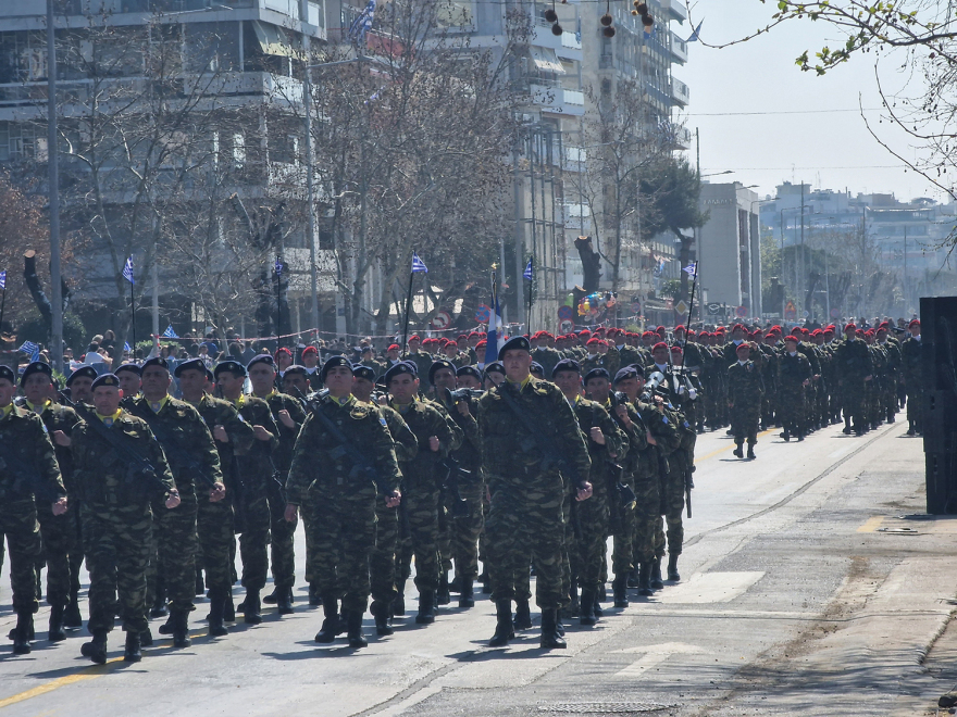 Θεσσαλονίκη: Με στρατιωτικά τμήματα ολοκληρώθηκε η παρέλαση 