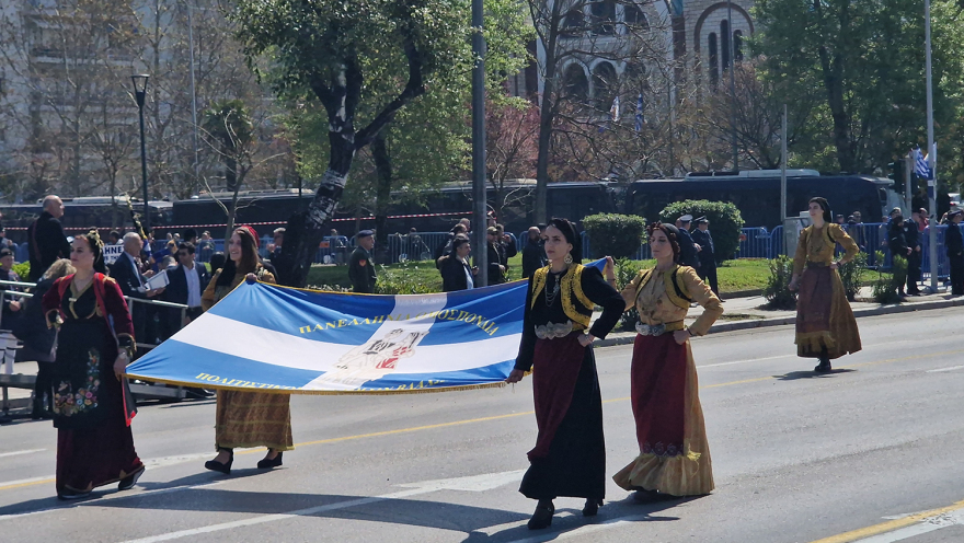 Θεσσαλονίκη: Με στρατιωτικά τμήματα ολοκληρώθηκε η παρέλαση 