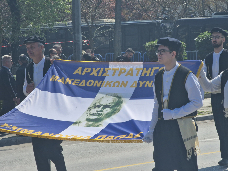 Θεσσαλονίκη: Με στρατιωτικά τμήματα ολοκληρώθηκε η παρέλαση 