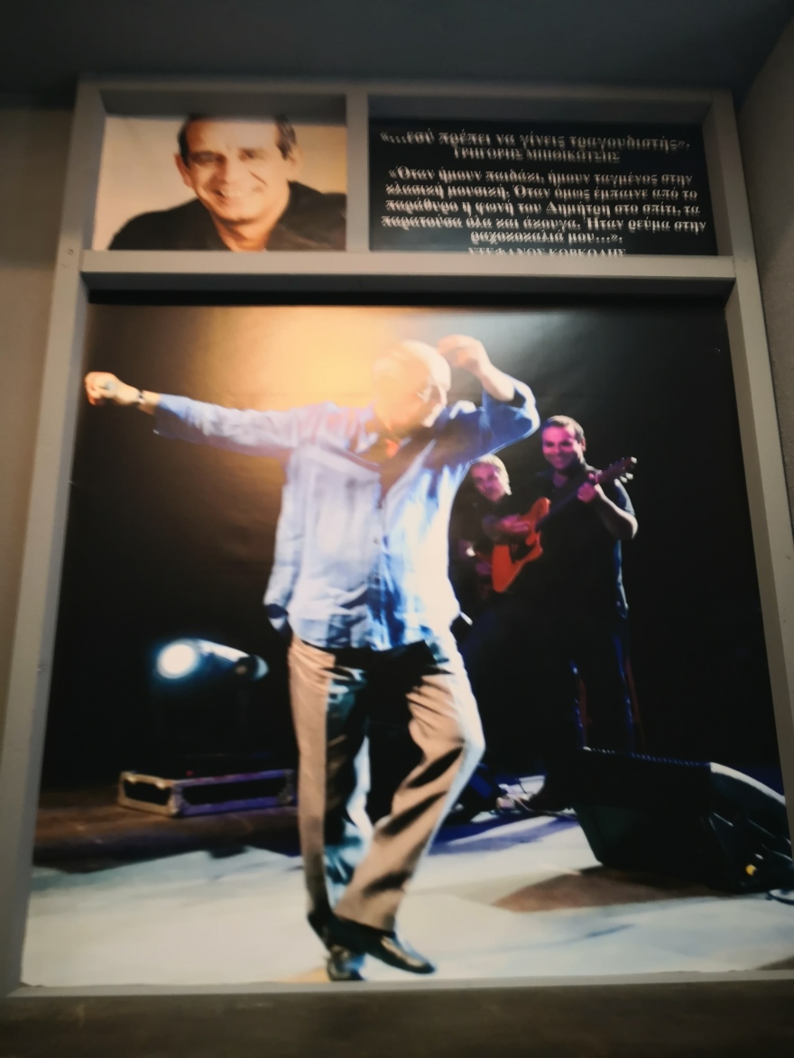 Δημήρης Μητροπάνος: Δημιουργήθηκε η «γωνιά του Μητροπάνου» στην πόλη των Τρικάλων, όπου μεγάλωσε