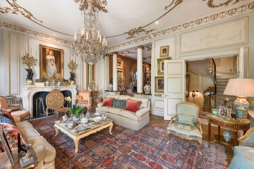 Στο σφυρί κατοικία της πρώην βασιλικής οικογένειας - Ζούσε για χρόνια η πριγκίπισσα Αικατερίνη