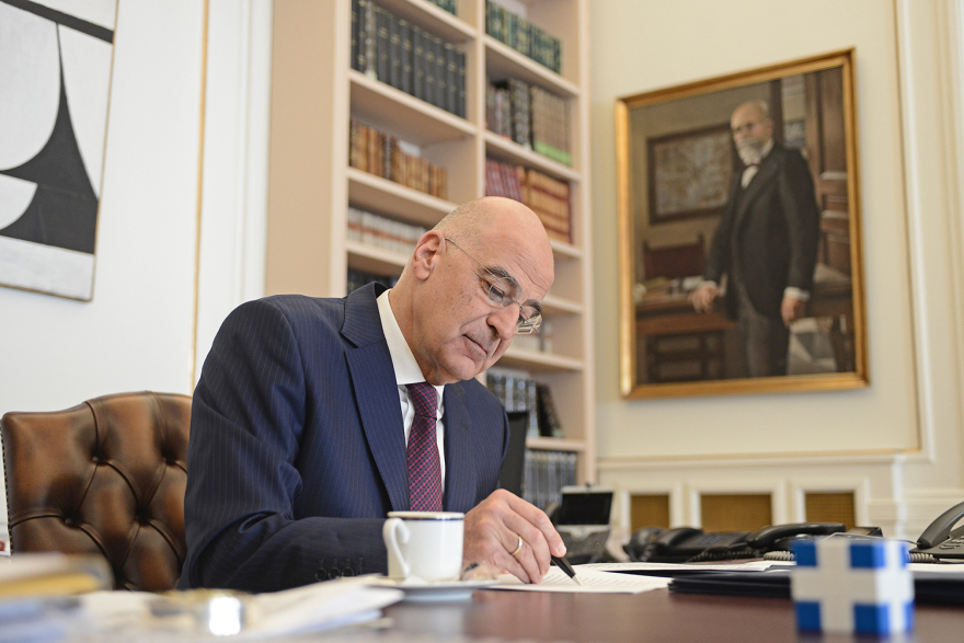 Δένδιας: H Toυρκία τείνει χείρα συνεννόησης, δεν πρέπει να την αρνηθούμε