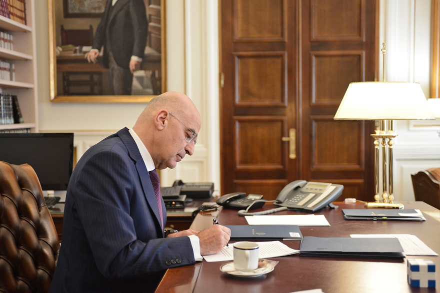 Δένδιας: H Toυρκία τείνει χείρα συνεννόησης, δεν πρέπει να την αρνηθούμε