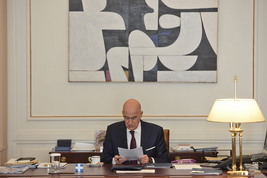 Δένδιας: H Toυρκία τείνει χείρα συνεννόησης, δεν πρέπει να την αρνηθούμε