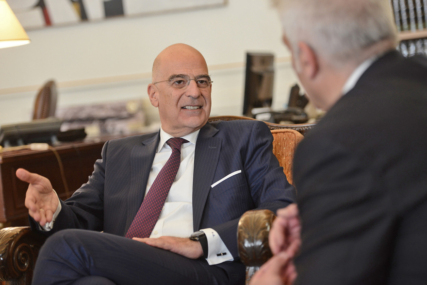 Δένδιας: H Toυρκία τείνει χείρα συνεννόησης, δεν πρέπει να την αρνηθούμε