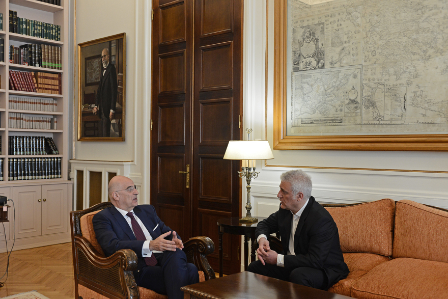 Δένδιας: H Toυρκία τείνει χείρα συνεννόησης, δεν πρέπει να την αρνηθούμε