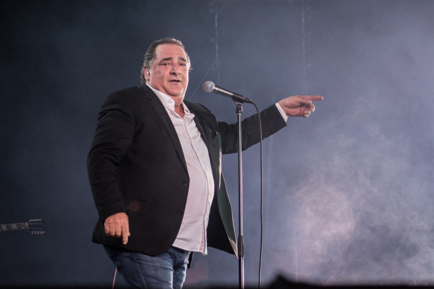 Βασίλης Καρράς: Η μεγάλη καριέρα και οι σταθμοί της ζωής ενός σπουδαίου λαϊκού βάρδου 