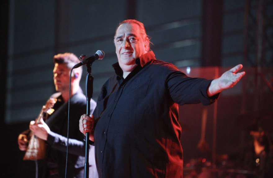 Βασίλης Καρράς: Η μεγάλη καριέρα και οι σταθμοί της ζωής ενός σπουδαίου λαϊκού βάρδου 