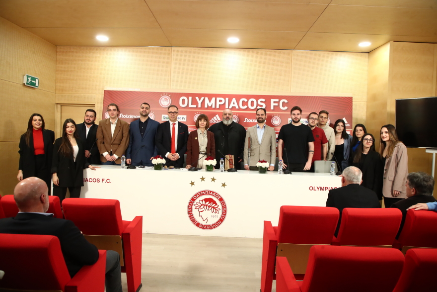 Ο Ολυμπιακός παρουσίασε την υπηρεσία ακουστικής περιγραφής αγώνων σε τυφλούς 