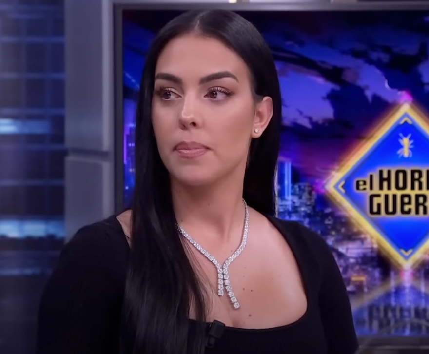 Κριστιάνο Ρονάλντο: Φιλάει δημόσια τη Ροντρίγκεζ για να πείσει ότι δεν υπάρχει κρίση στη σχέση τους 