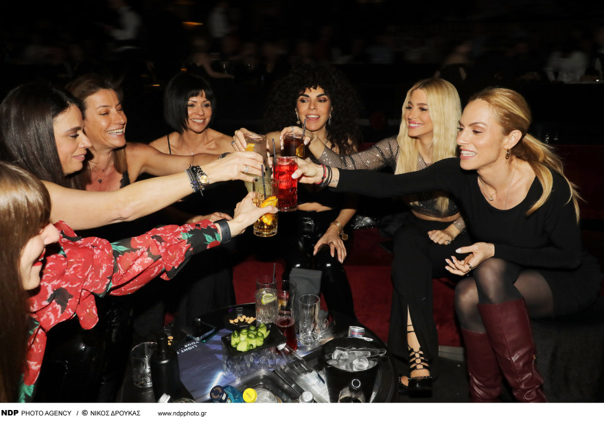 Μαρία Σολωμού: Διασκέδασε με τις φίλες της σε γνωστό νυχτερινό κέντρο - Δείτε φωτογραφίες