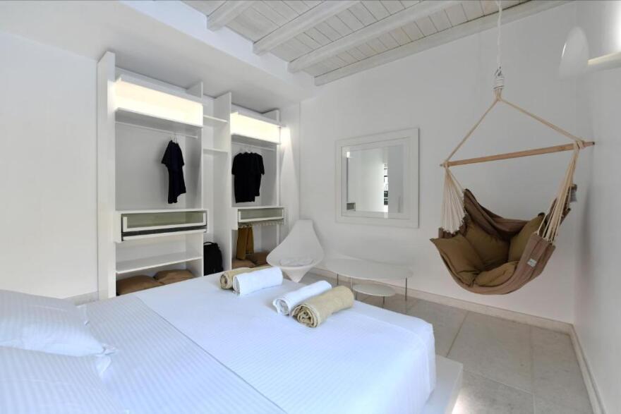 Γιάννης Ραγκούσης: 2.200 ευρώ τη βραδιά νοικιάζει τη βίλα του «Full moon» στην Πάρο