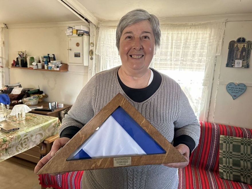 Η «Κυρά του Δέλτα» απέκτησε δορυφορικό τηλέφωνο και Ίντερνετ και θέλει να επικοινωνεί με όλον τον κόσμο